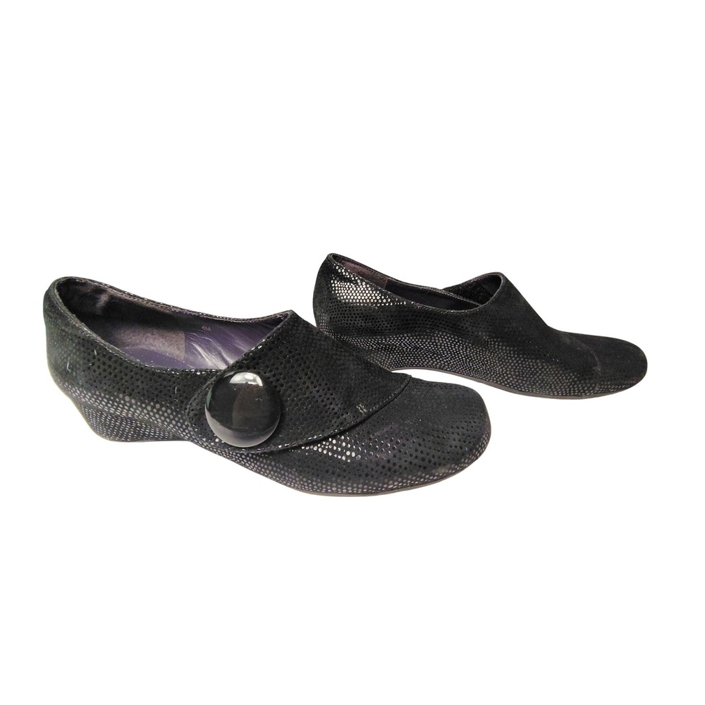 VanEli Black Textured Suede Wedge Pumps with Button Detail Size 6M‎